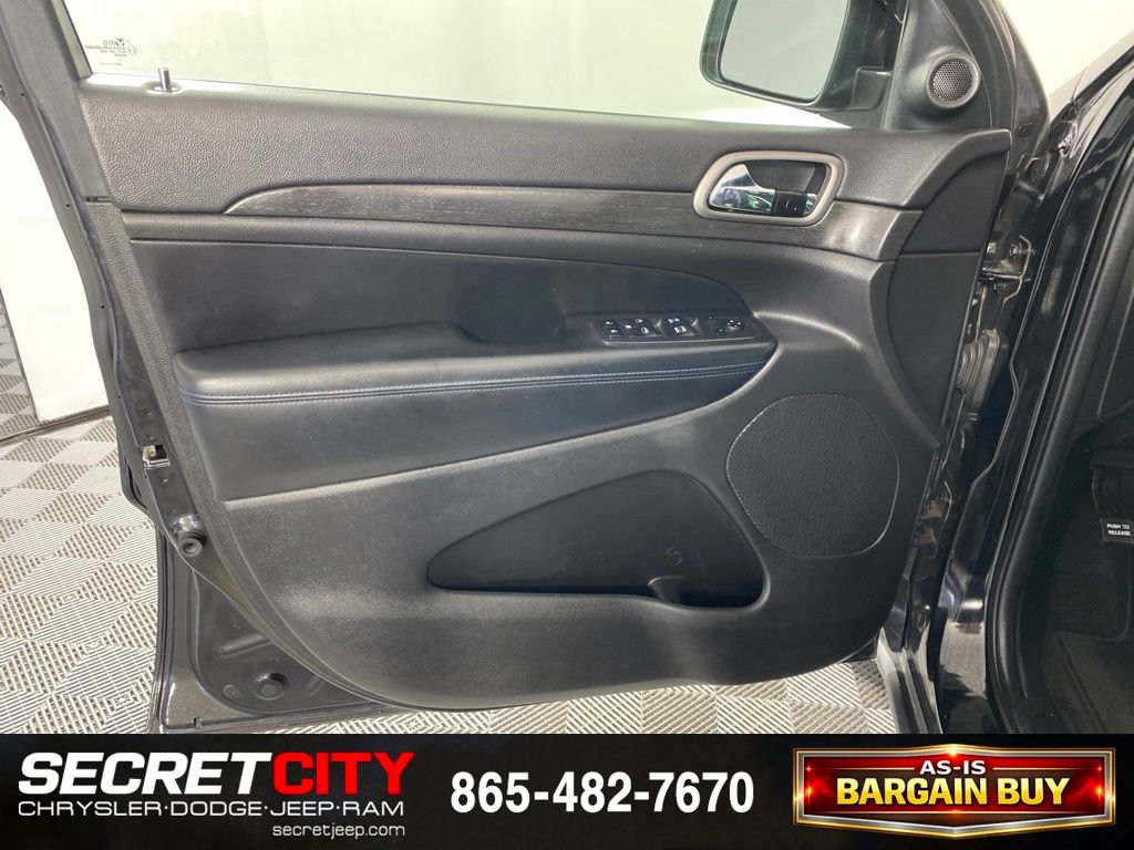 Used 2018 Jeep Grand Cherokee Laredo AWD/4WD image 12