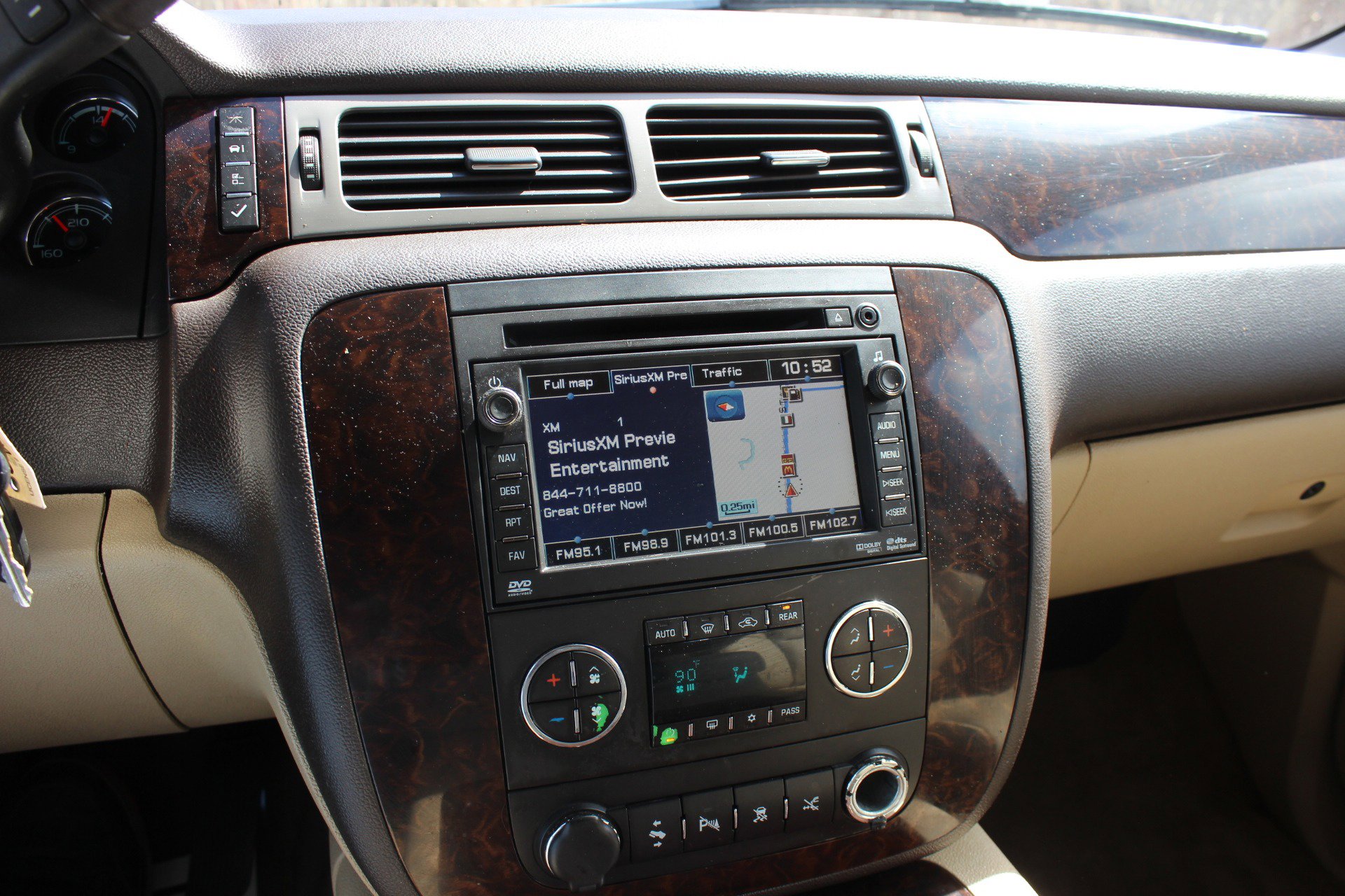 Used 2011 GMC Yukon Denali image 26