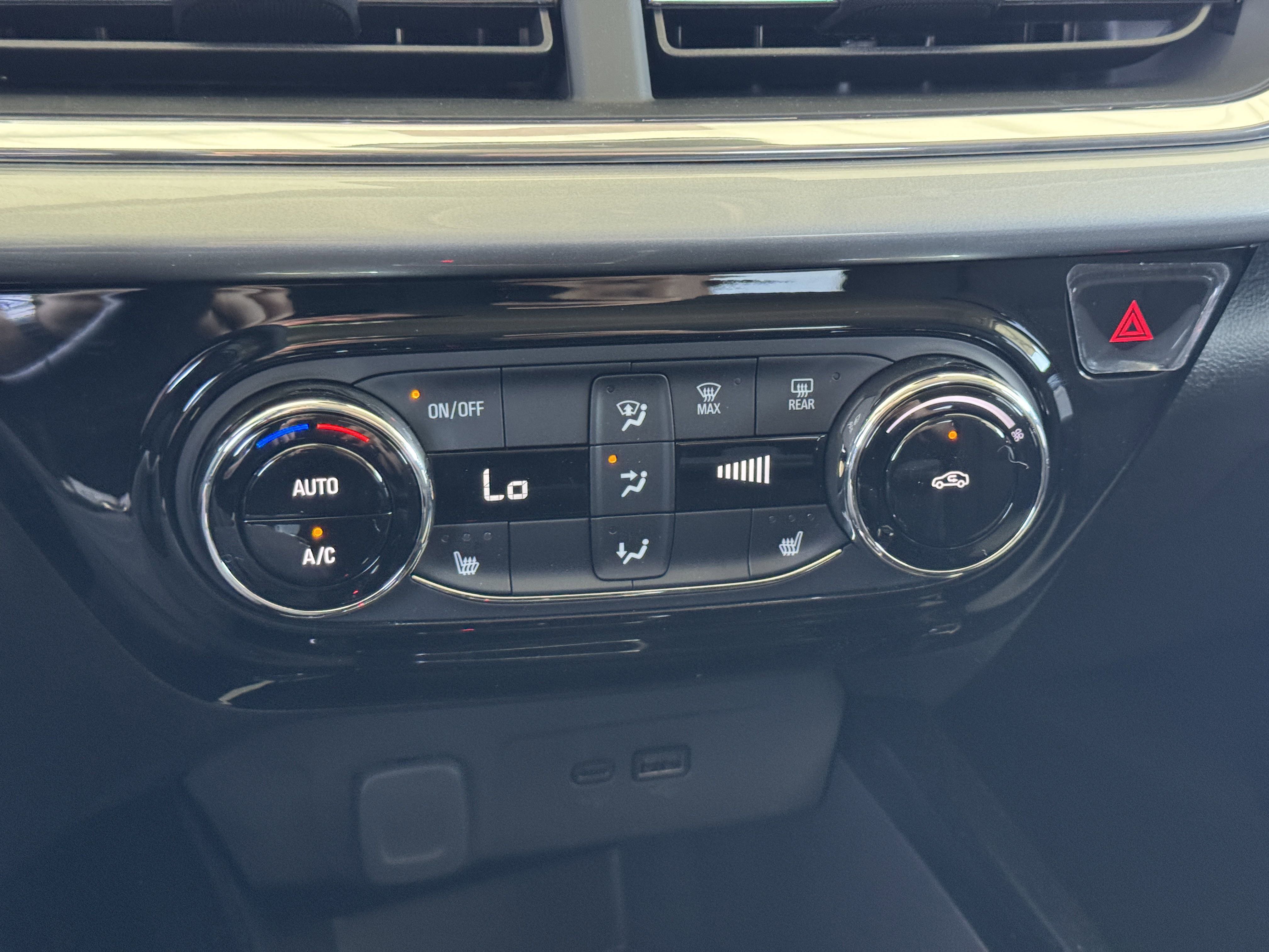 New 2025 Chevrolet Trax LT w/ Driver Confidence Package image 21