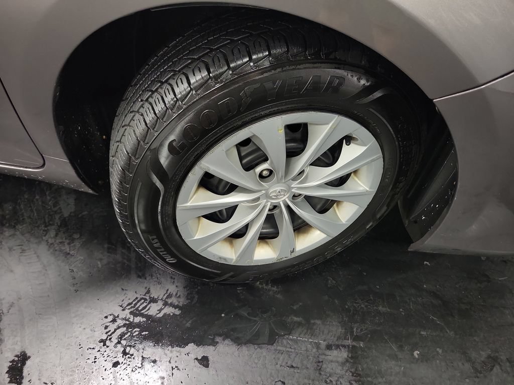 Used 2015 Toyota Camry LE FWD image 10