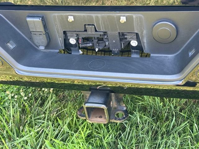 Used 2024 Chevrolet Silverado 3500 High Country w/ Technology Package AWD/4WD image 9