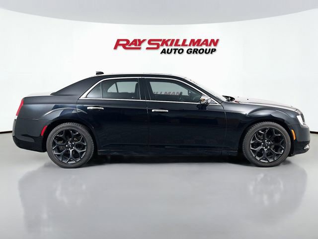 Used 2019 Chrysler 300 Limited RWD image 8