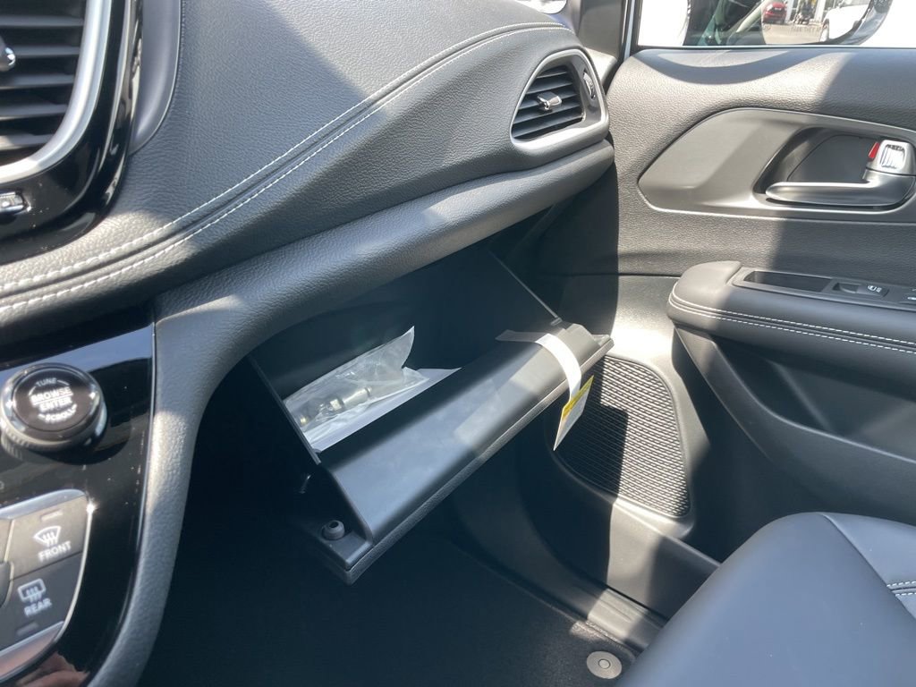 New 2026 Chrysler Pacifica Select image 41