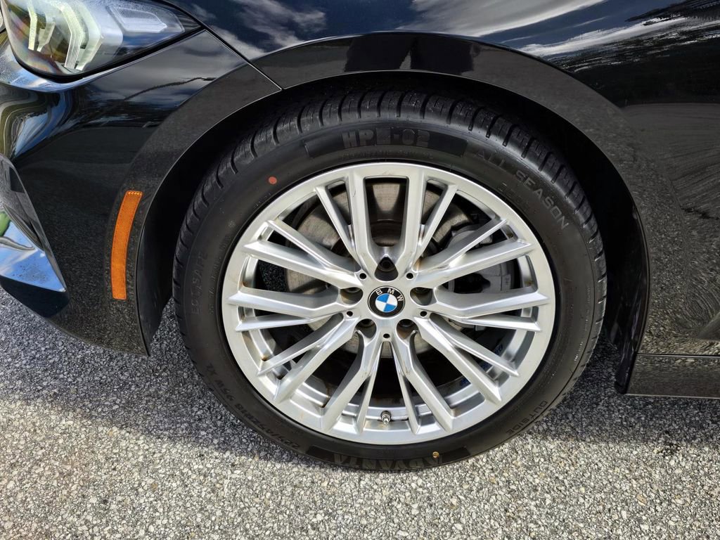 Used 2023 BMW 330i Sedan w/ Driving Assistance Package image 9