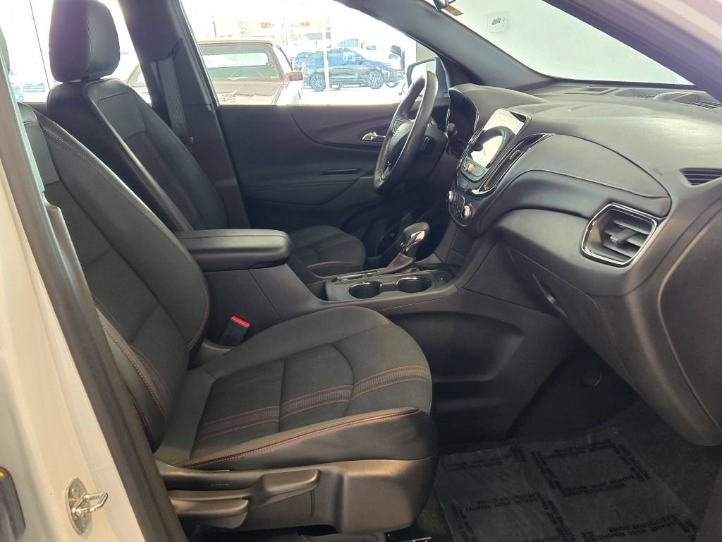 Certified 2022 Chevrolet Equinox RS w/ Infotainment Package FWD image 6