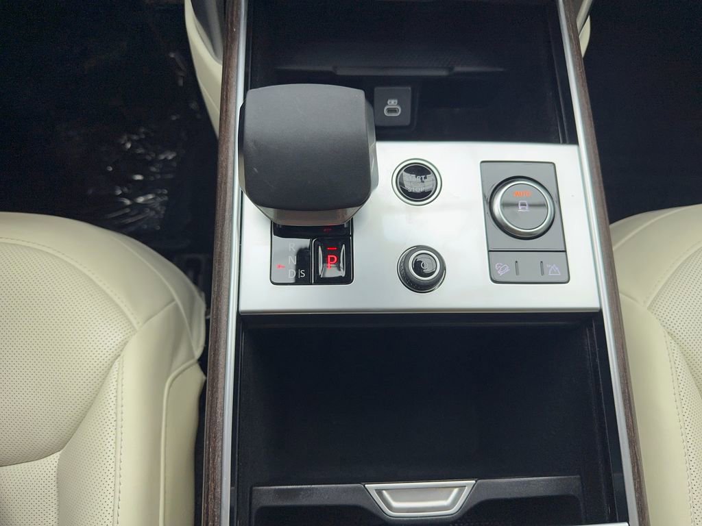 Used 2023 Land Rover Range Rover SE image 32
