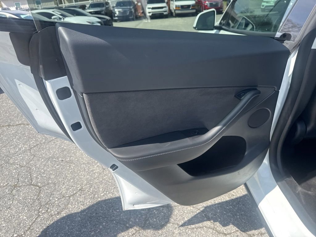 Used 2023 Tesla Model Y Long Range image 30
