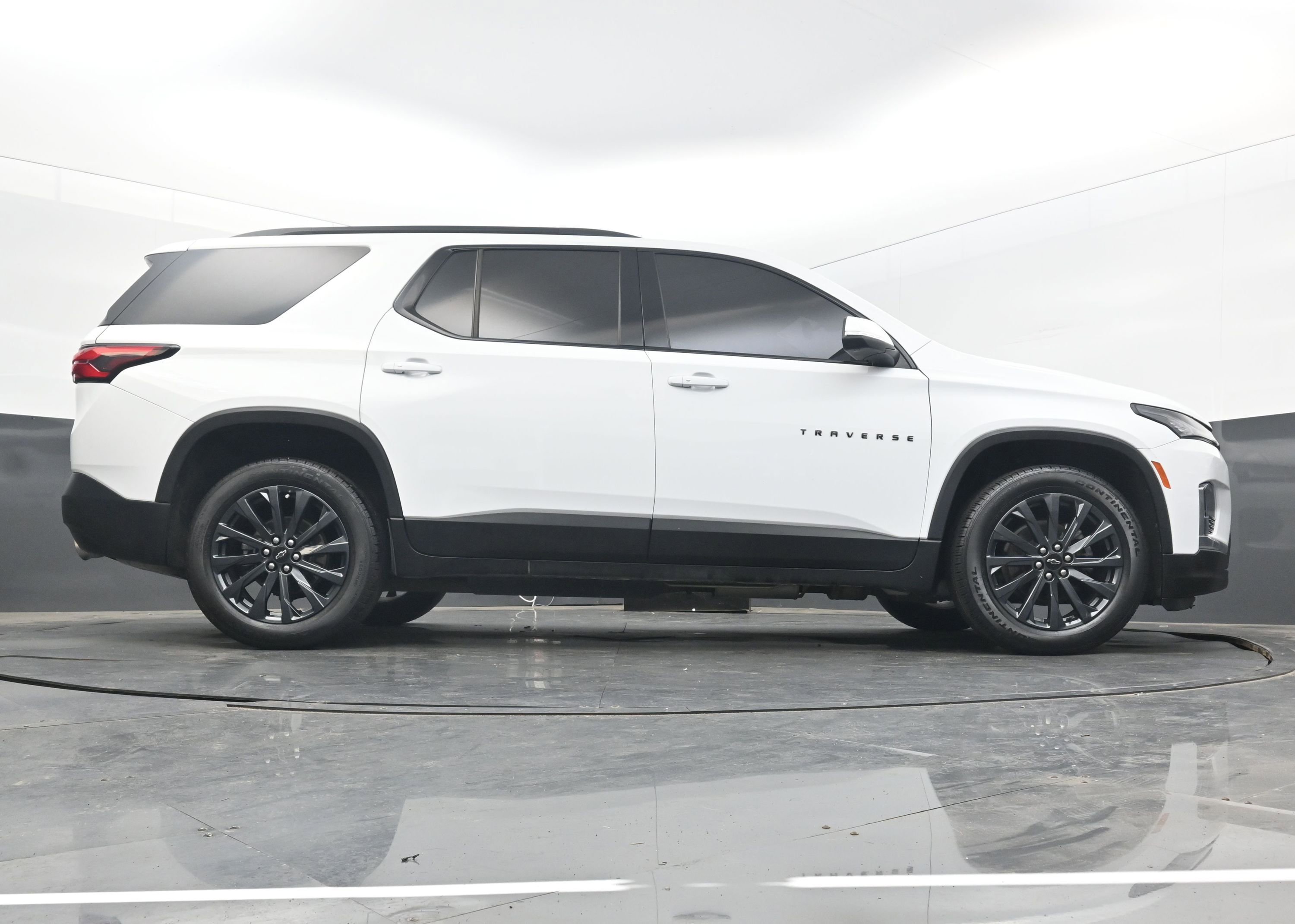 Used 2023 Chevrolet Traverse RS image 31