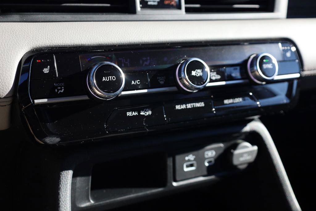 Used 2025 Honda Pilot EX-L image 25