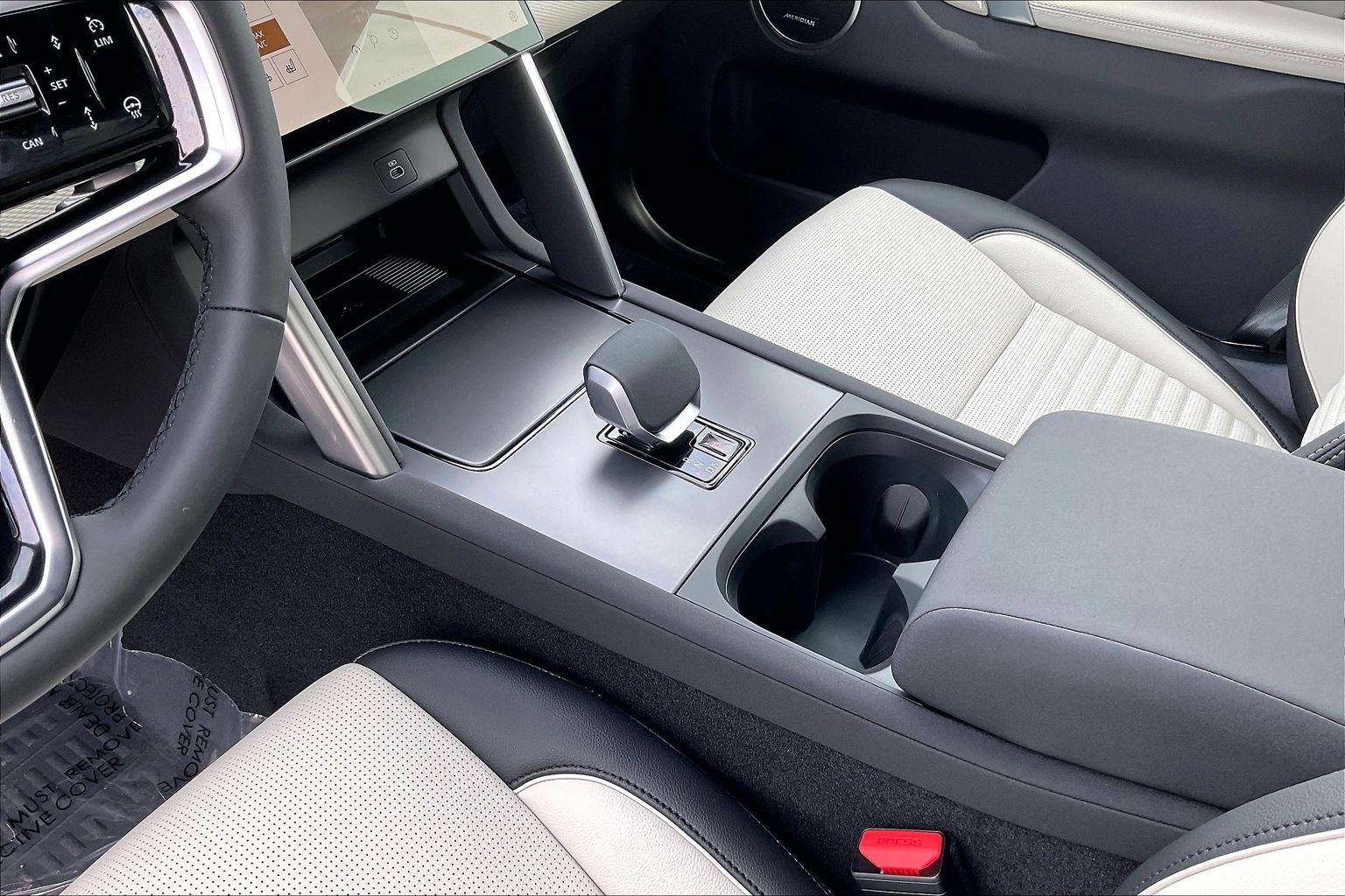 New 2026 Land Rover Discovery Sport Landmark AWD/4WD image 11