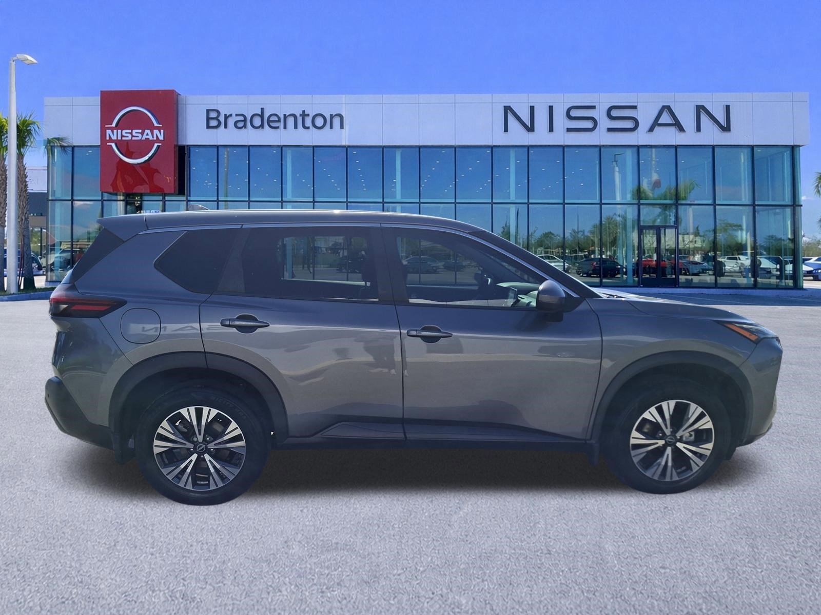 Used 2022 Nissan Rogue SV FWD image 4