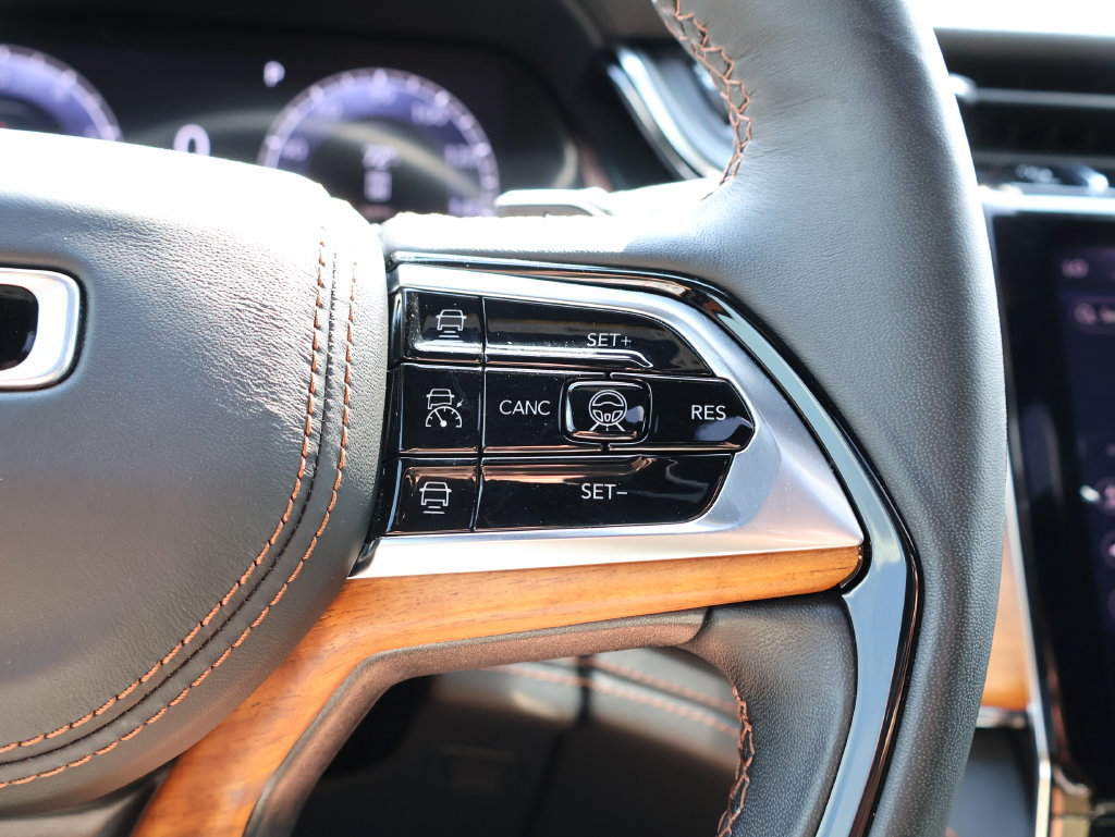 Used 2024 Jeep Grand Cherokee L Summit AWD/4WD image 30