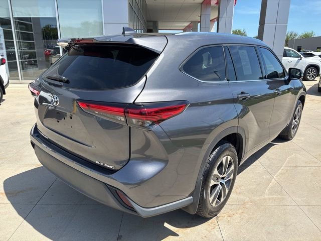 Used 2021 Toyota Highlander XLE AWD/4WD image 6