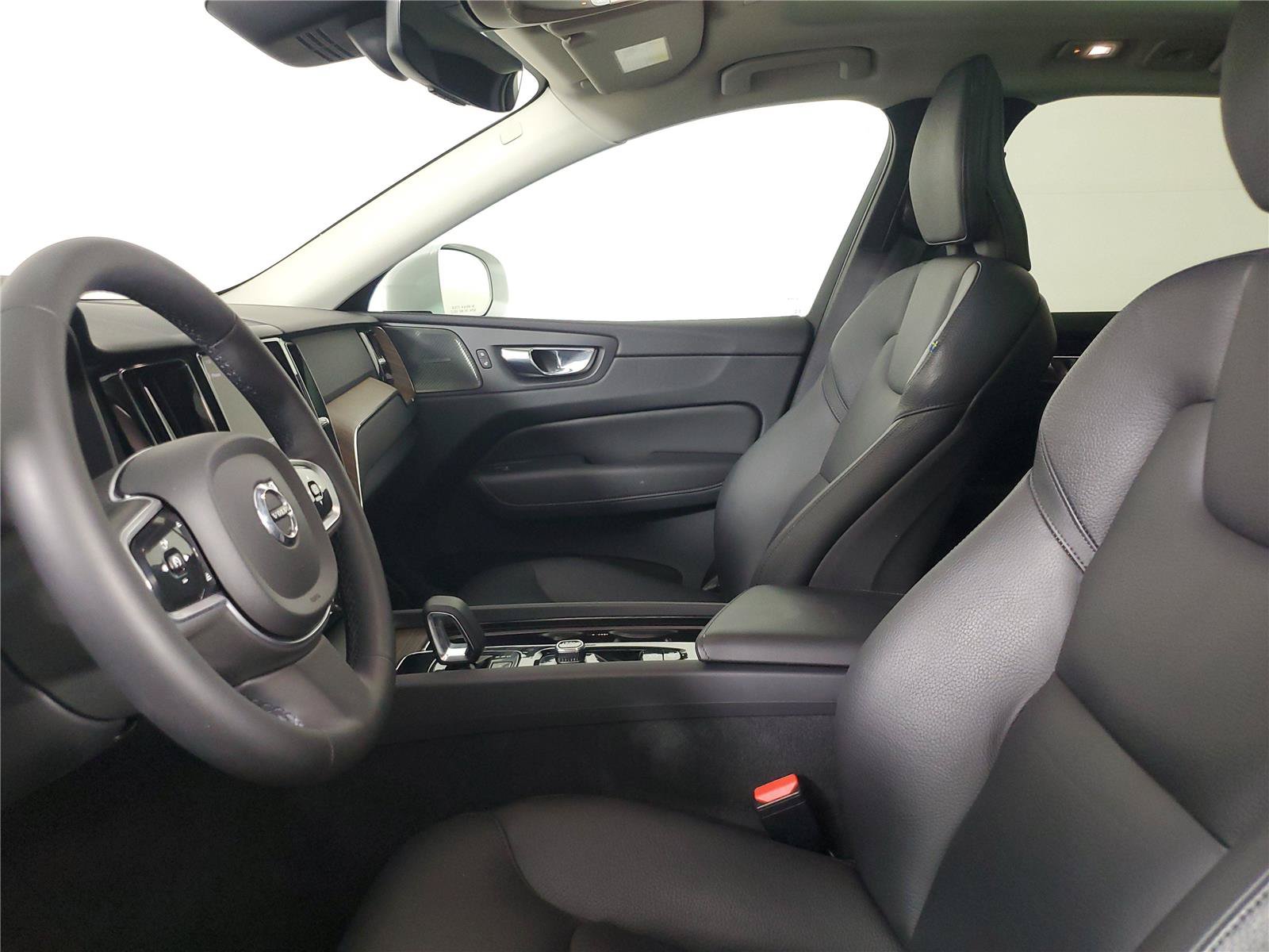 Certified 2023 Volvo XC60 B5 Plus w/ Protection Package Premier FWD image 22