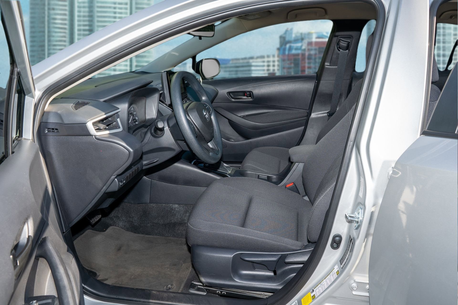 Used 2025 Toyota Corolla LE image 15