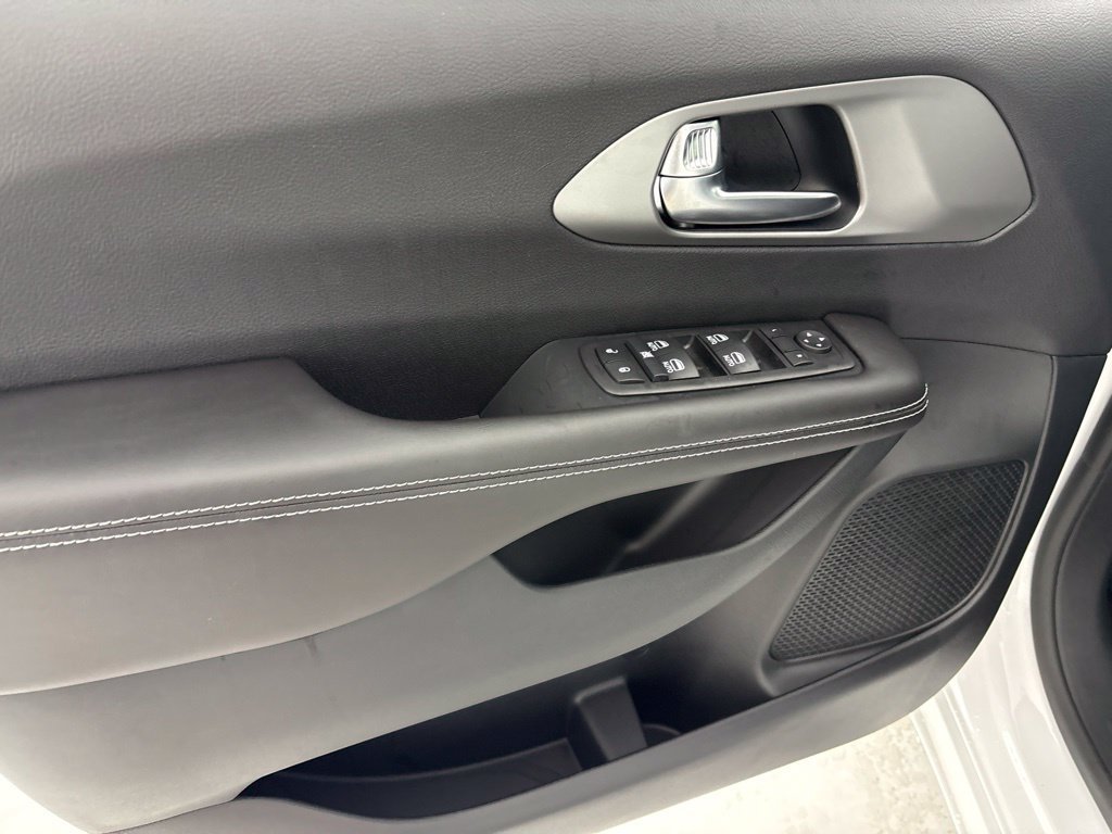 New 2027 Chrysler Pacifica LX FWD image 26