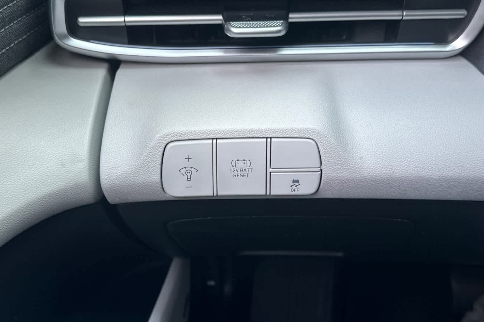 Used 2024 Hyundai Elantra Limited image 27