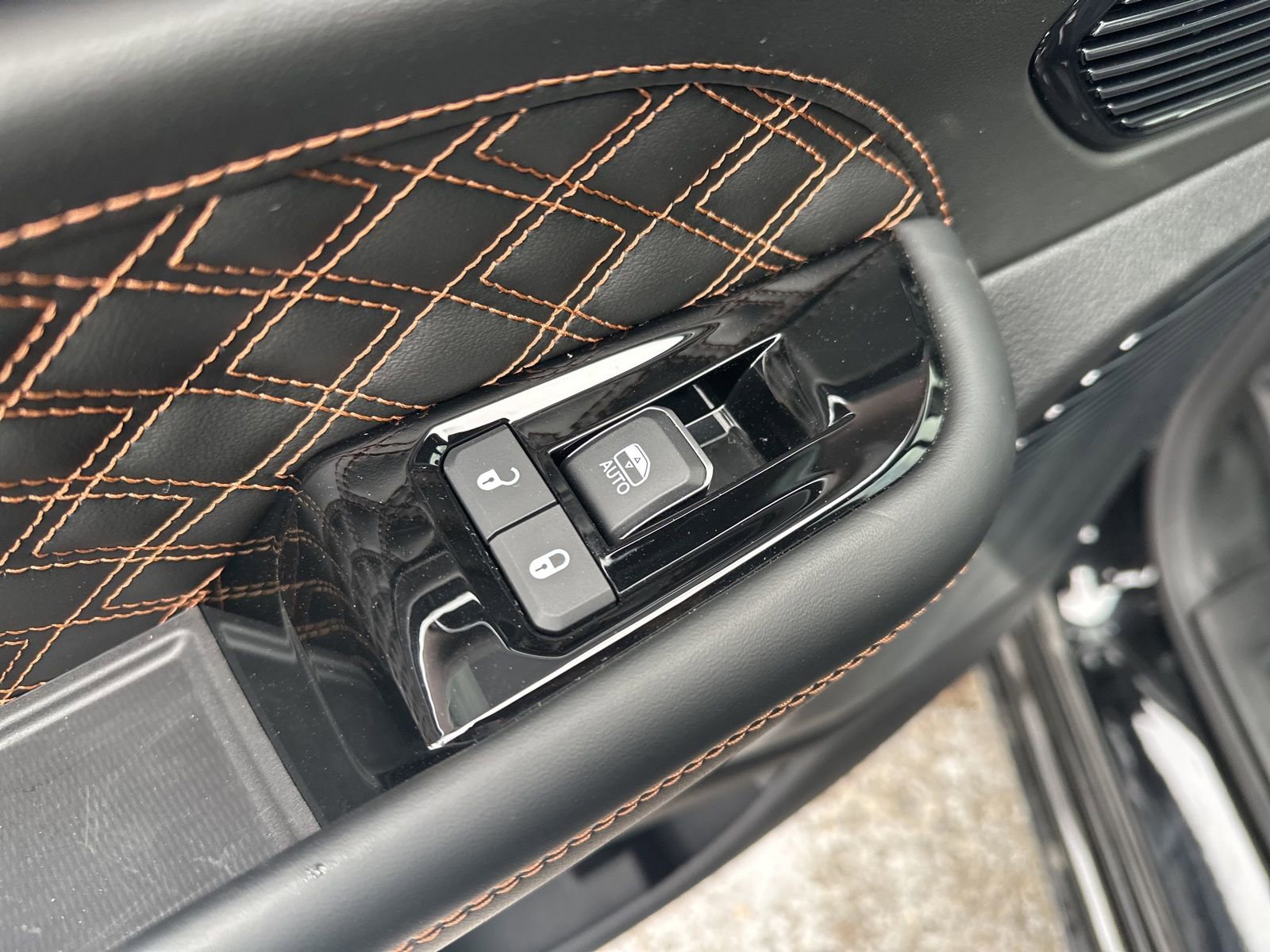 Used 2024 Jeep Grand Cherokee Summit w/ Luxury Tech Group V image 27