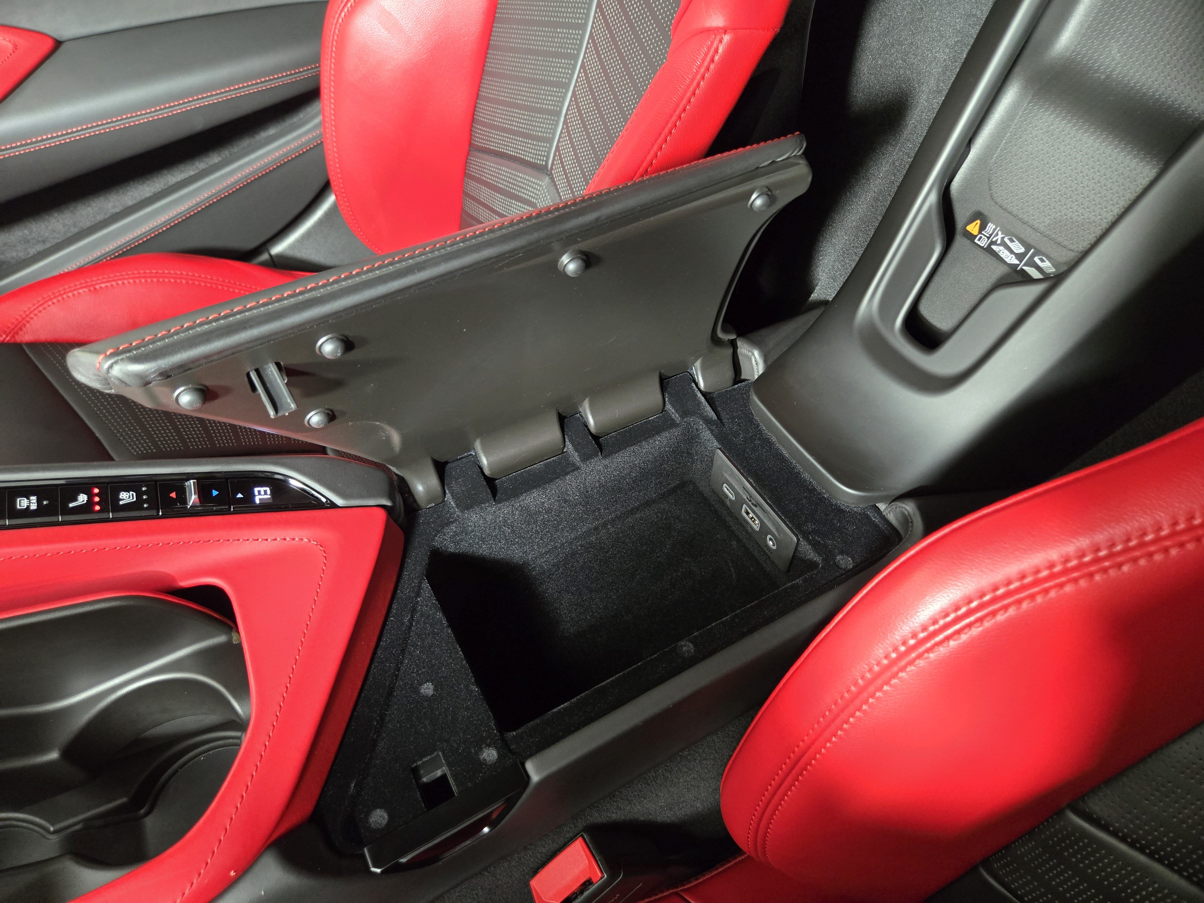 Certified 2022 Chevrolet Corvette Stingray Premium Conv w/ Z51 Performance Package RWD image 28