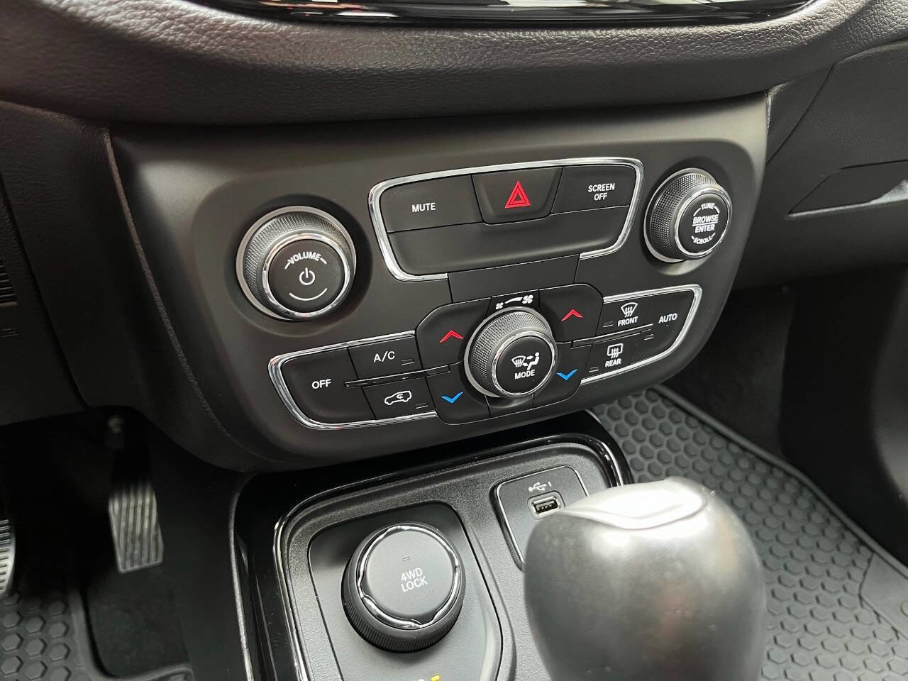 Used 2019 Jeep Compass Latitude image 27