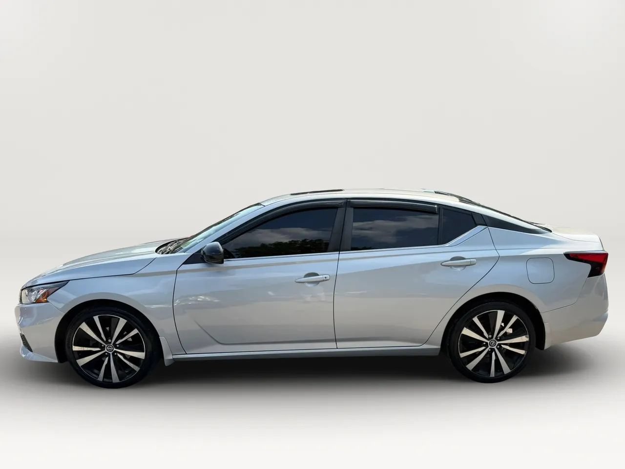 Used 2019 Nissan Altima 2.5 SR w/ SR Premium Package AWD/4WD image 6