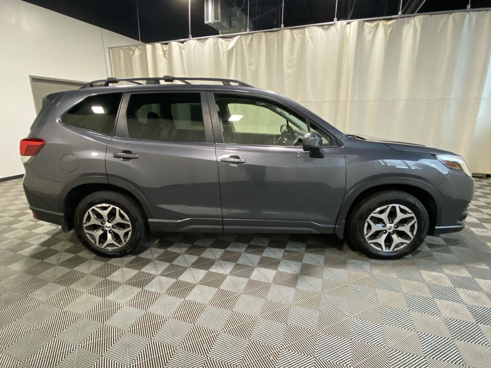 Used 2022 Subaru Forester Premium AWD/4WD image 9