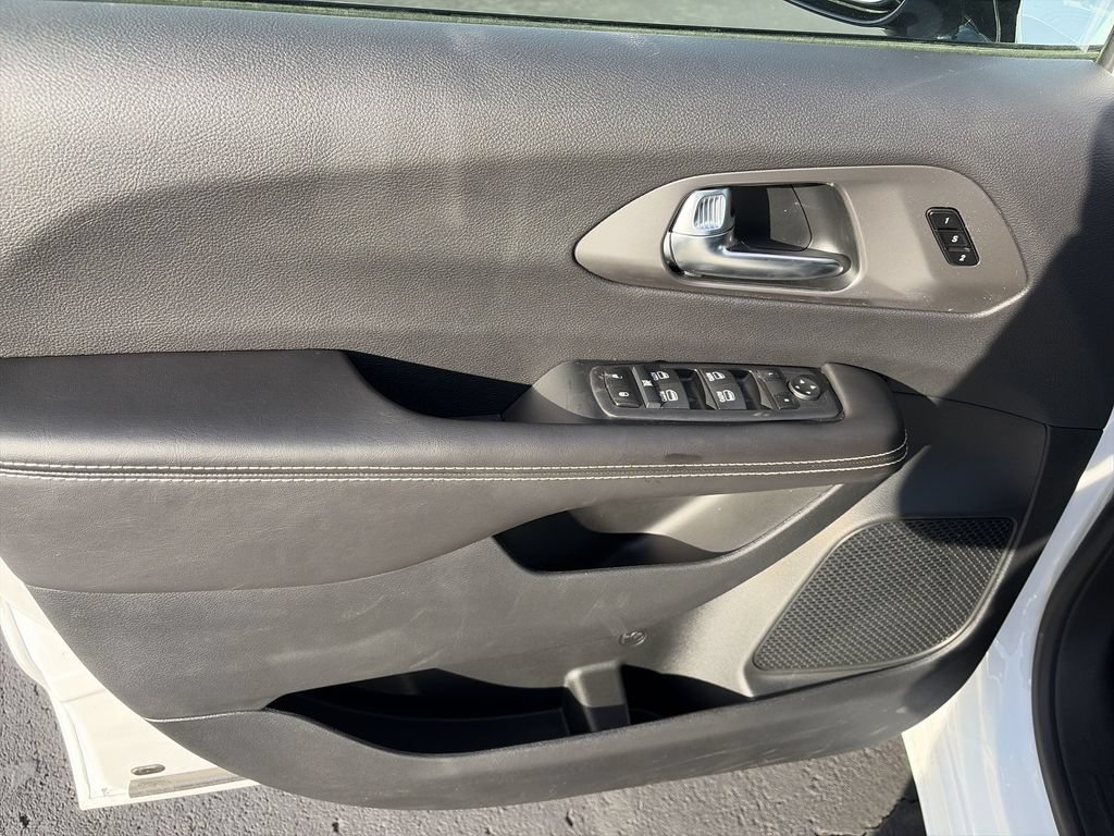 New 2026 Chrysler Pacifica Select w/ S Appearance Package FWD image 13