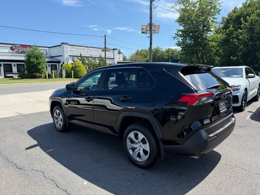 Used 2023 Toyota RAV4 LE AWD/4WD image 5
