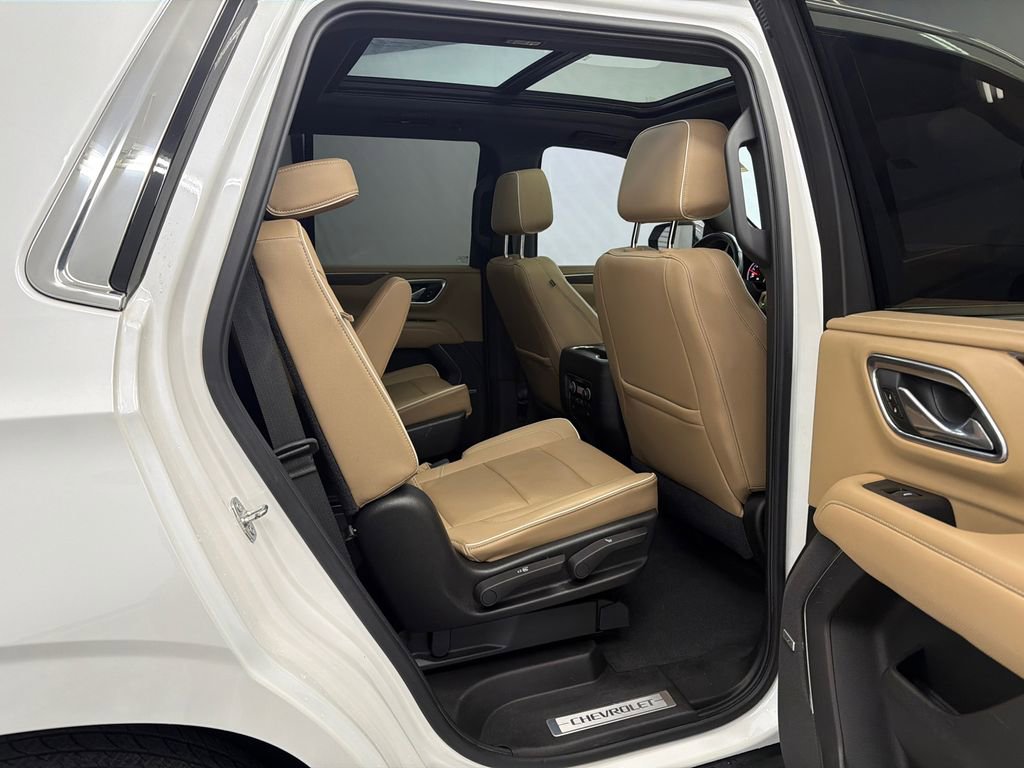 Used 2021 Chevrolet Tahoe Premier w/ Premium Package image 16