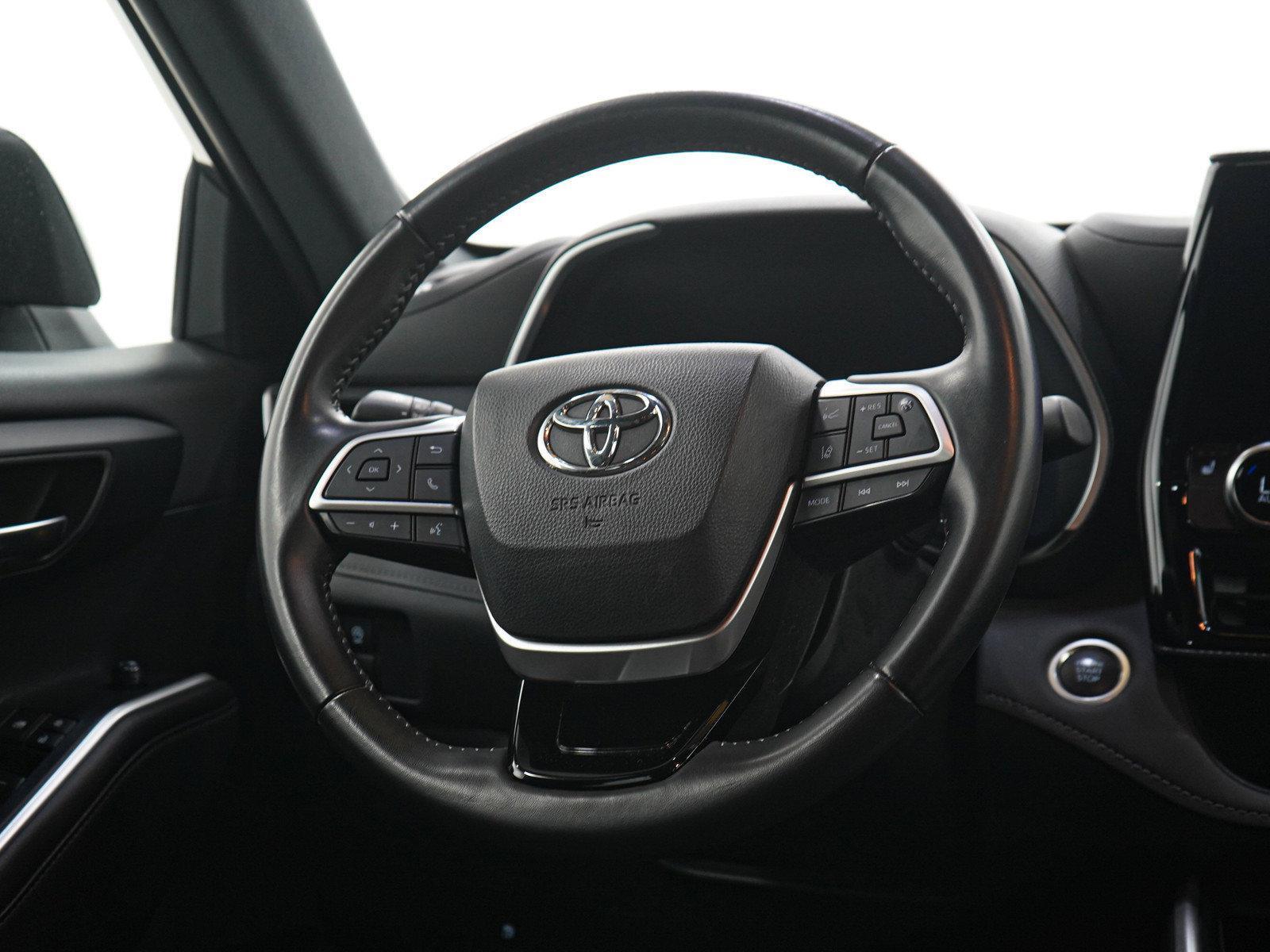 Used 2025 Toyota Highlander XSE AWD/4WD image 16