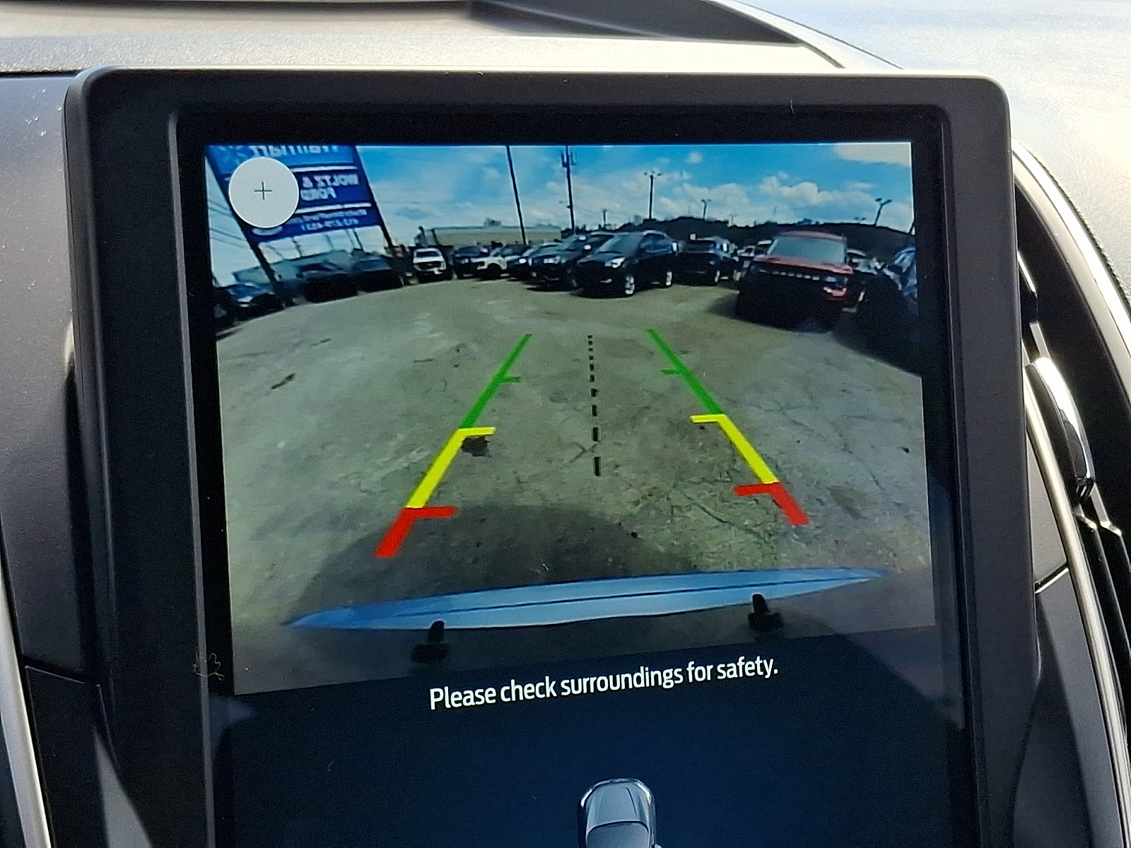 Used 2024 Ford Edge SE w/ Black Appearance Package image 17