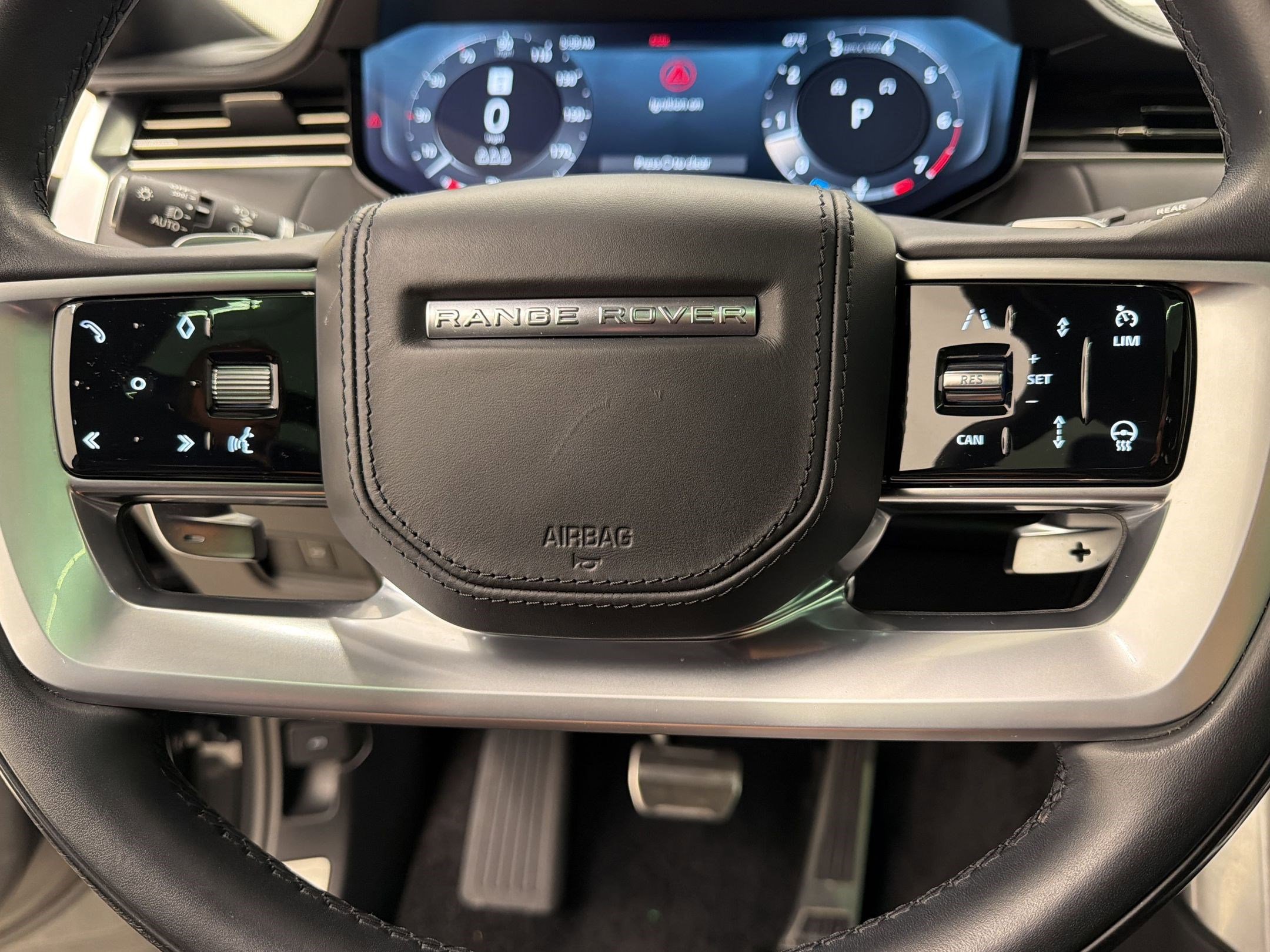 Used 2023 Land Rover Range Rover SE image 16