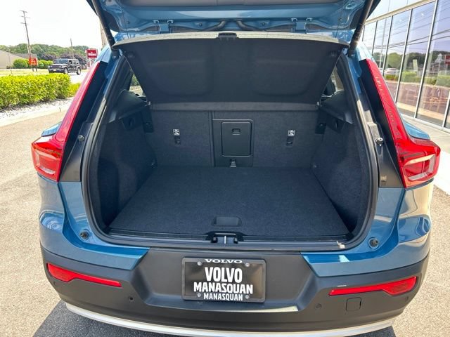Certified 2025 Volvo XC40 B5 Core AWD/4WD image 11