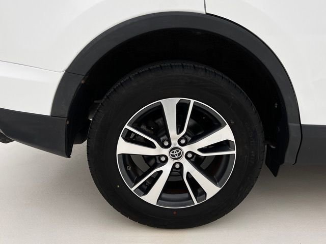 Used 2018 Toyota RAV4 XLE AWD/4WD image 26