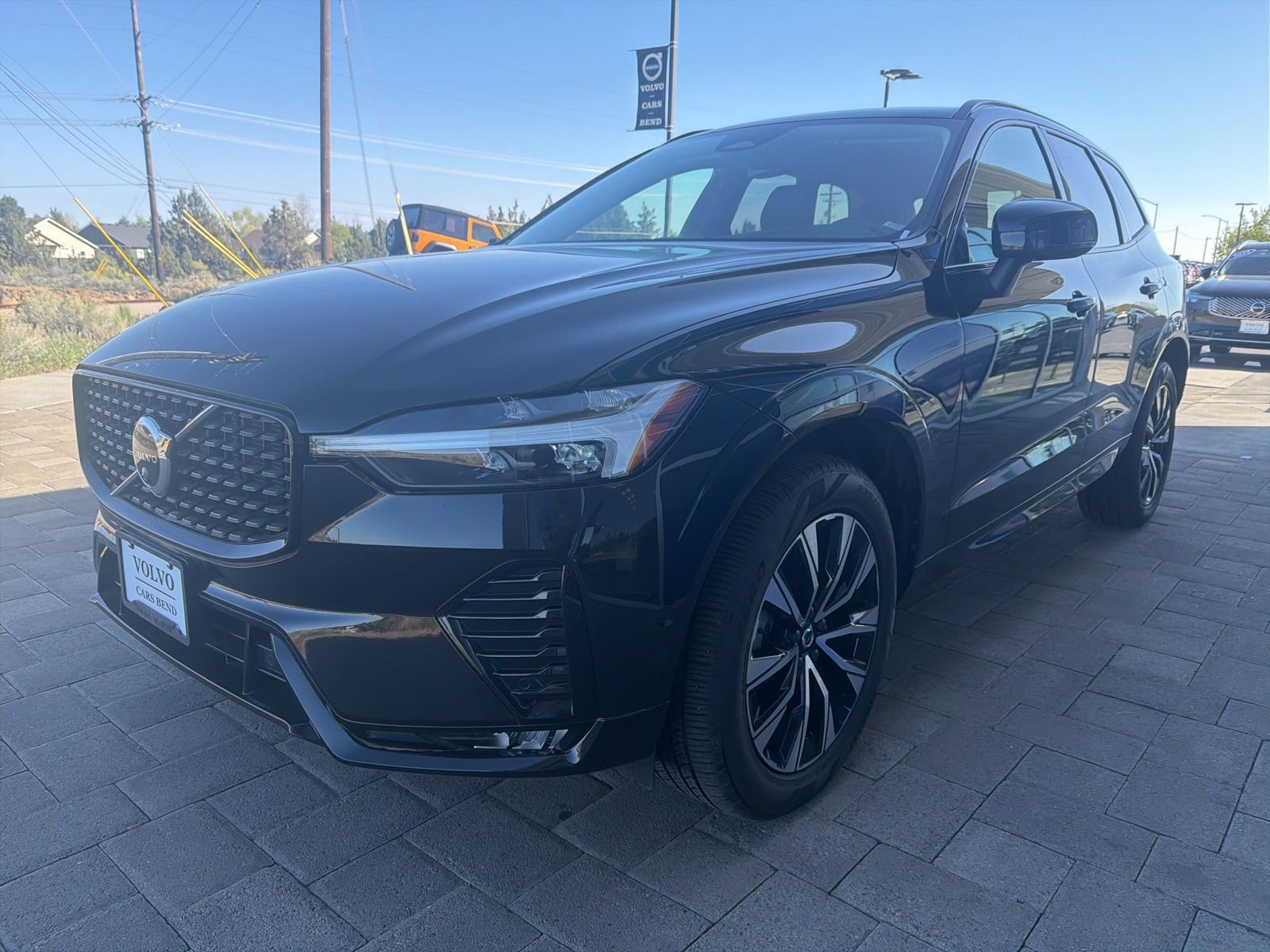 Used 2025 Volvo XC60 B5 Plus AWD/4WD image 4