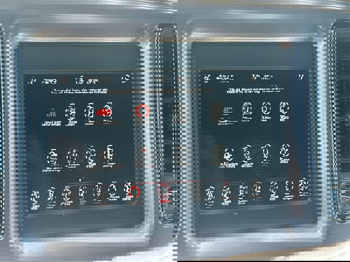 Used 2022 Dodge Challenger GT image 33