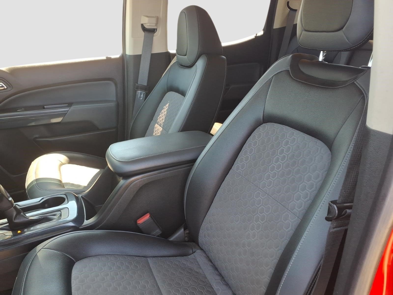 Used 2017 Chevrolet Colorado Z71 AWD/4WD image 11
