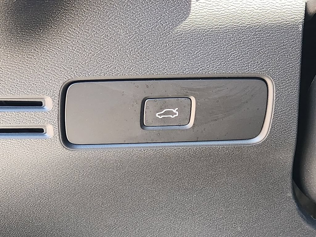 Used 2023 Volvo C40 P8 Recharge Ultimate w/ Protection Package Premier AWD/4WD image 12