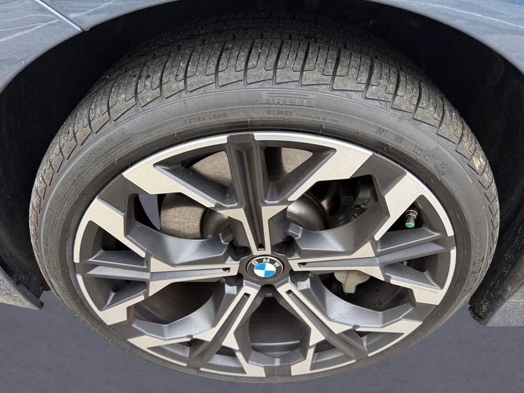 Used 2025 BMW 330i xDrive Sedan w/ Convenience Package image 8