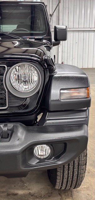 Used 2025 Jeep Wrangler Sport AWD/4WD image 9