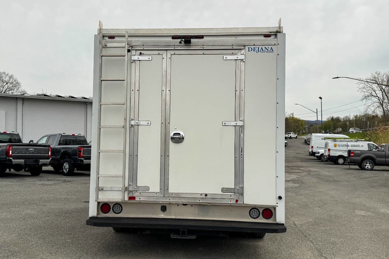 Used 2022 Ford E-350 and Econoline 350 Super Duty w/ Power Windows & Locks Group RWD image 4