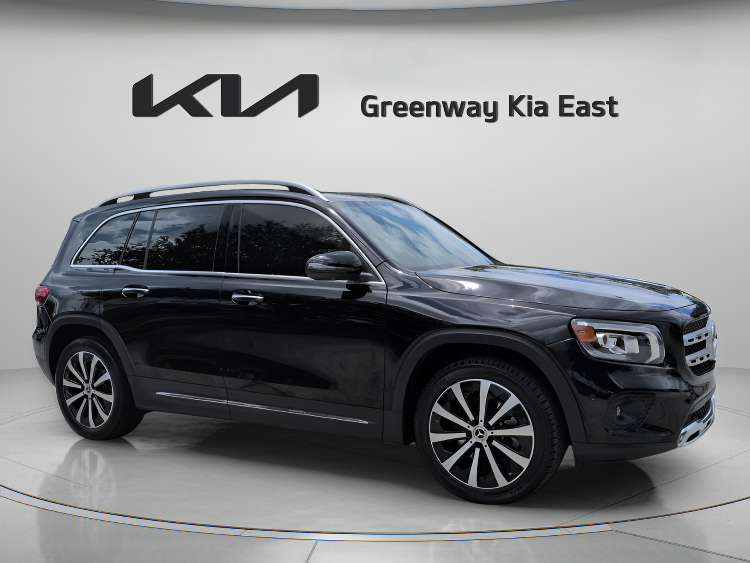 Used 2022 Mercedes-Benz GLB 250 4MATIC image 3