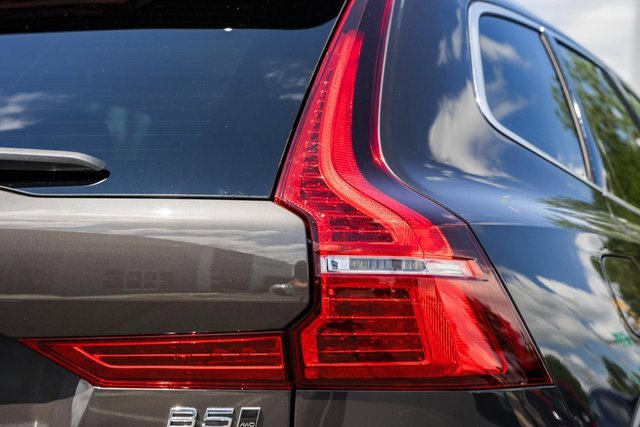 Certified 2022 Volvo XC60 B5 Inscription w/ Climate Package image 5