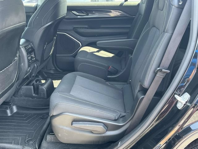 Used 2022 Jeep Grand Cherokee L Laredo w/ Luxury Tech Group I AWD/4WD image 15