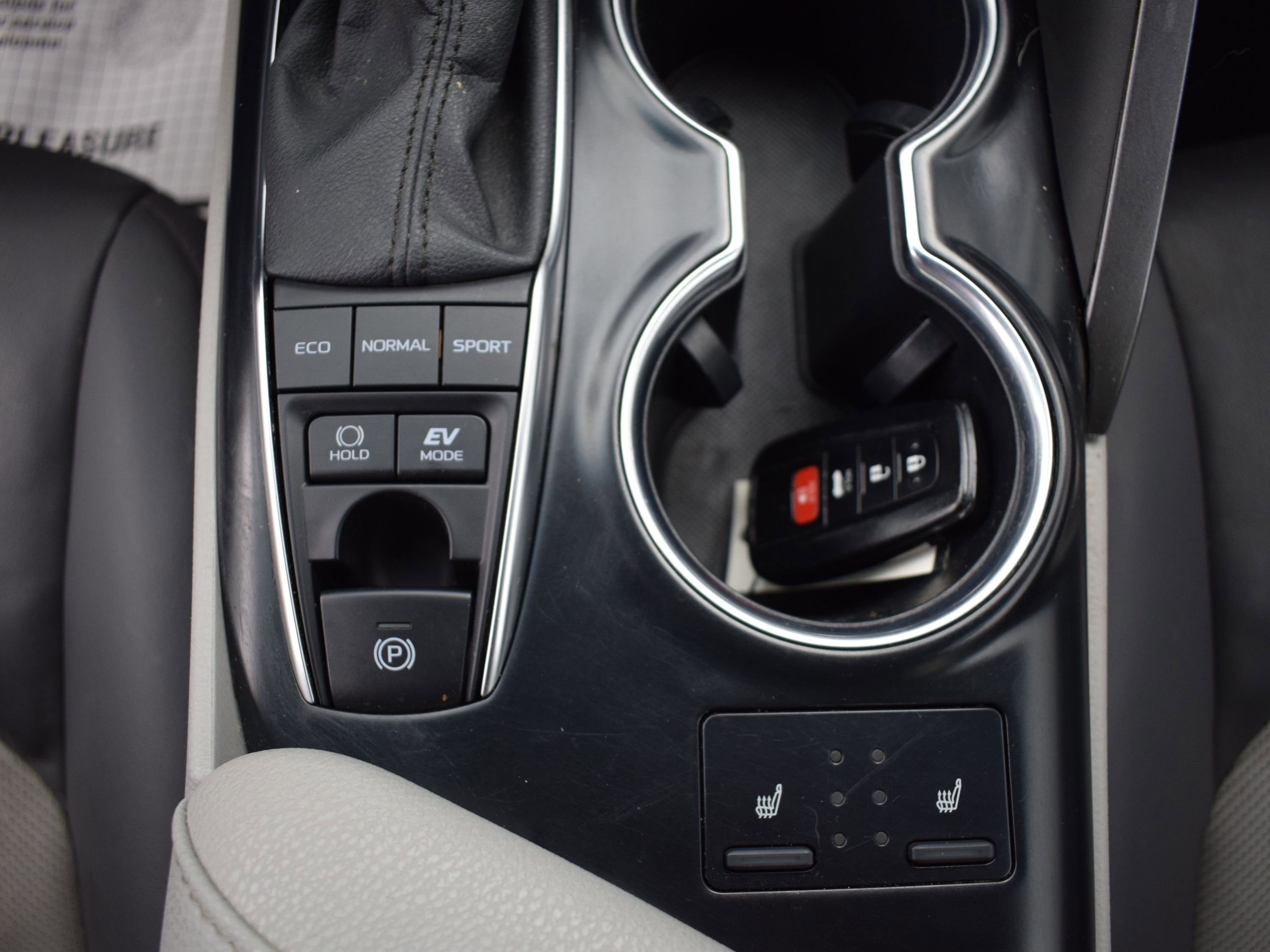 Used 2020 Toyota Camry XLE image 15