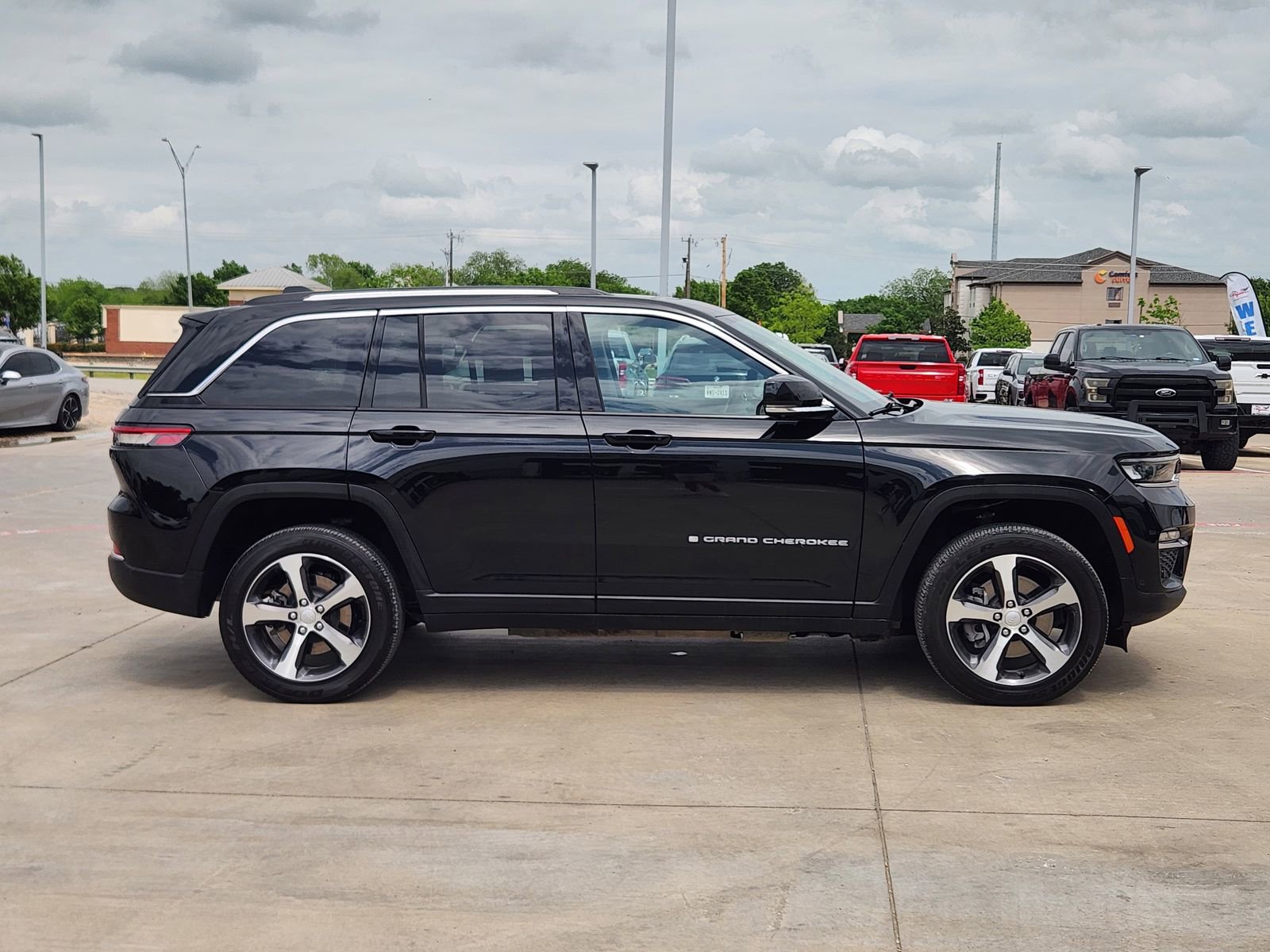 Used 2023 Jeep Grand Cherokee 4WD 4xe w/ Luxury Tech Group II image 7