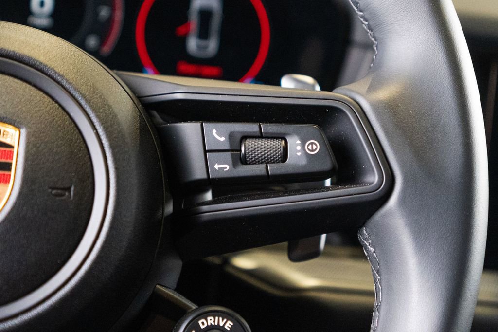 Certified 2025 Porsche Cayenne Coupe image 33