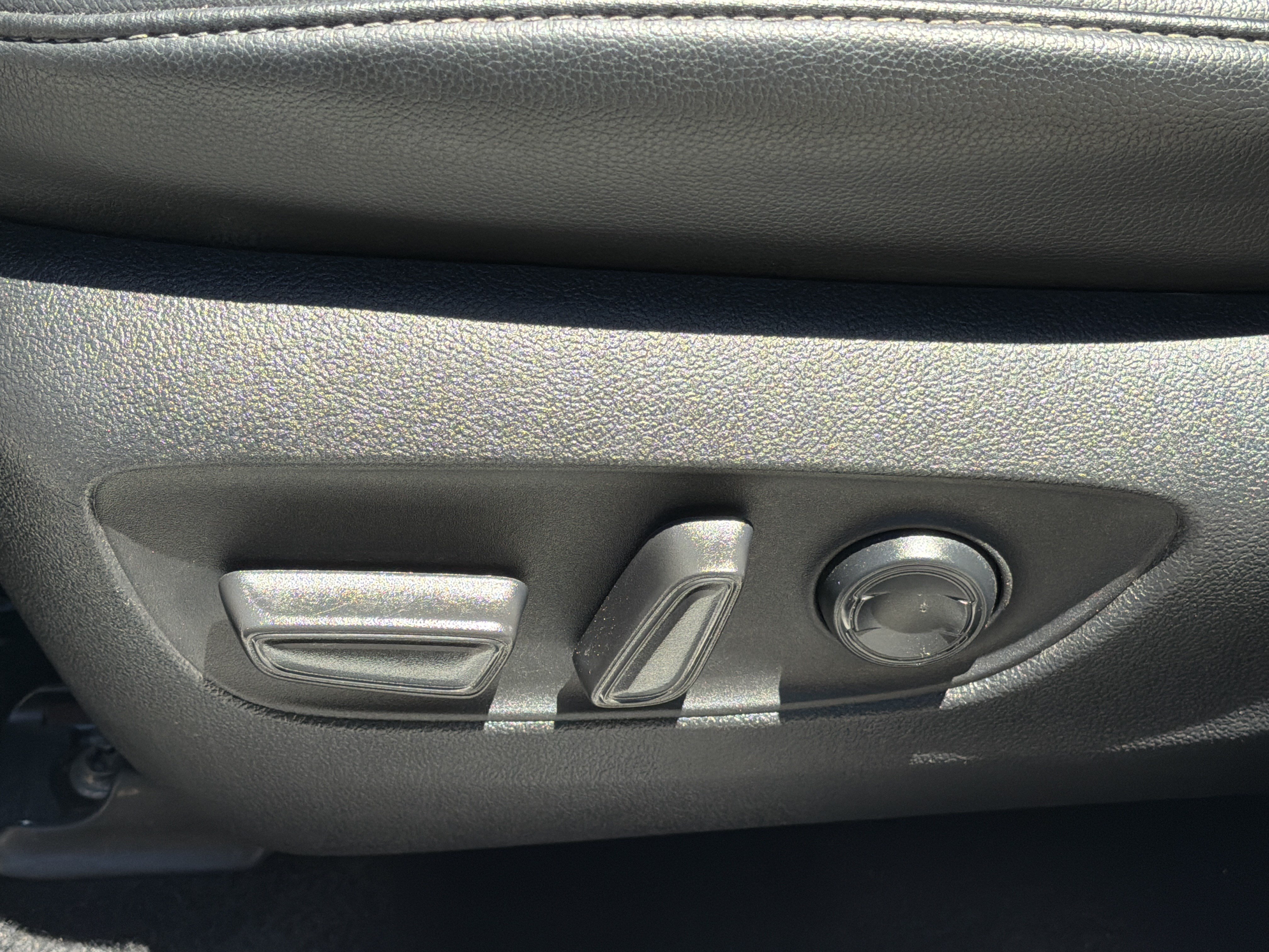 Used 2021 Toyota Highlander XSE AWD/4WD image 19