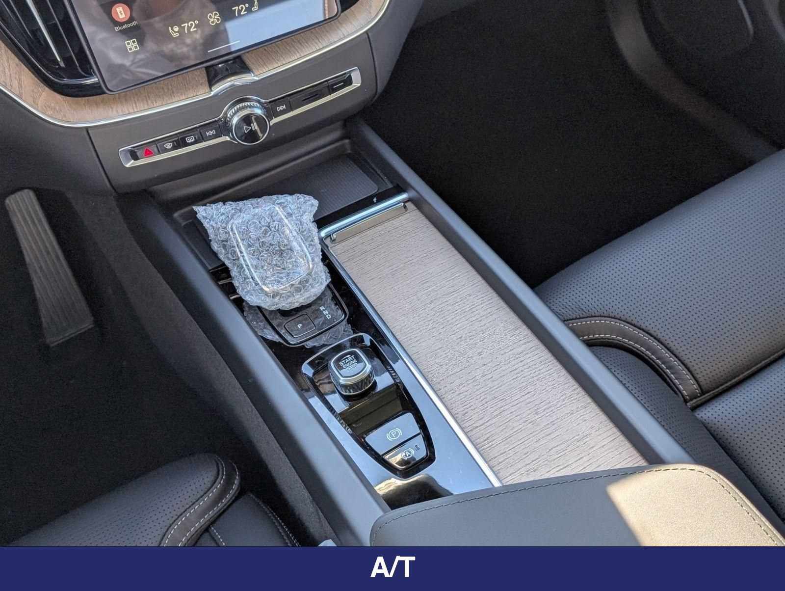 New 2026 Volvo XC60 T8 Ultra w/ Protection Package Premier AWD/4WD image 20