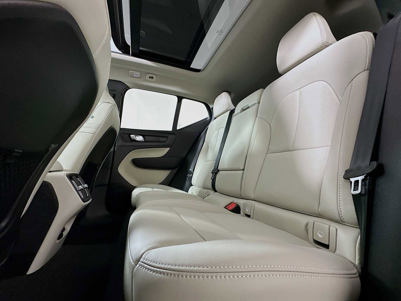 New 2026 Volvo XC40 B5 Plus w/ Protection Package Premier image 23